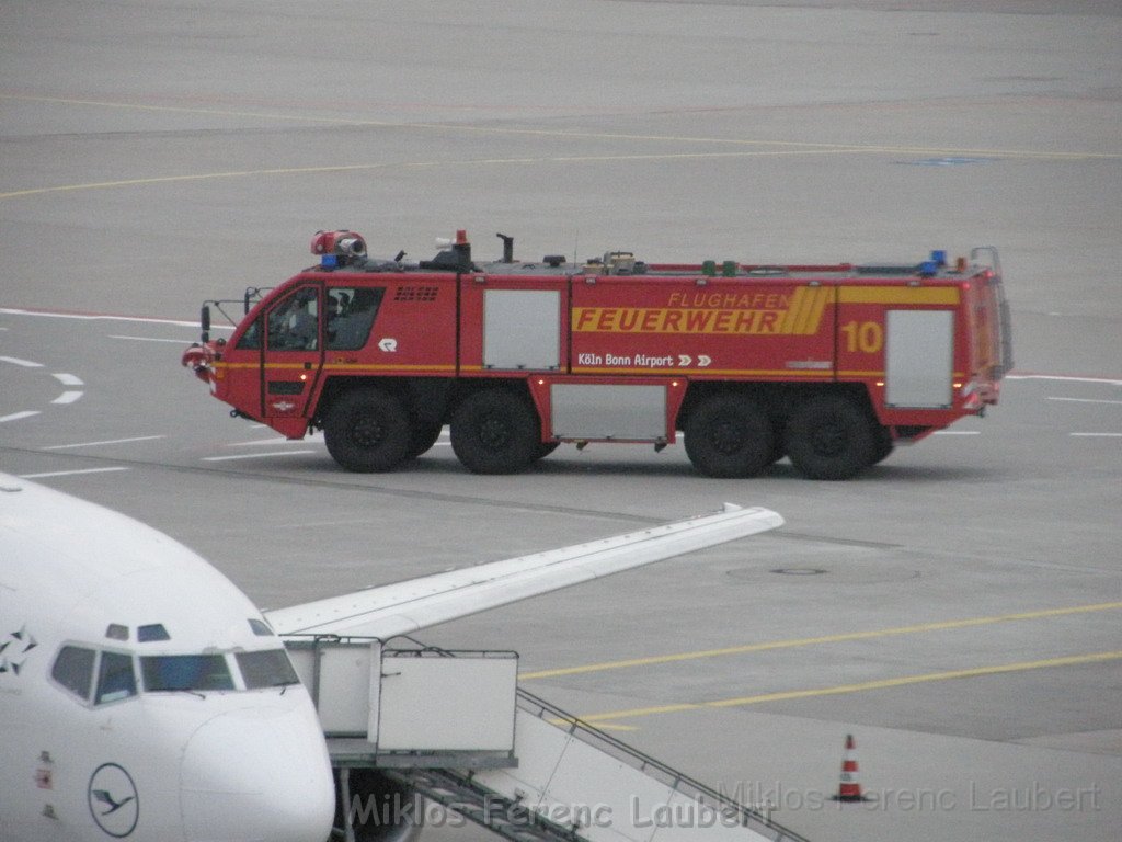 Warten auf den Airbus 380 Koeln Bonn P387.JPG